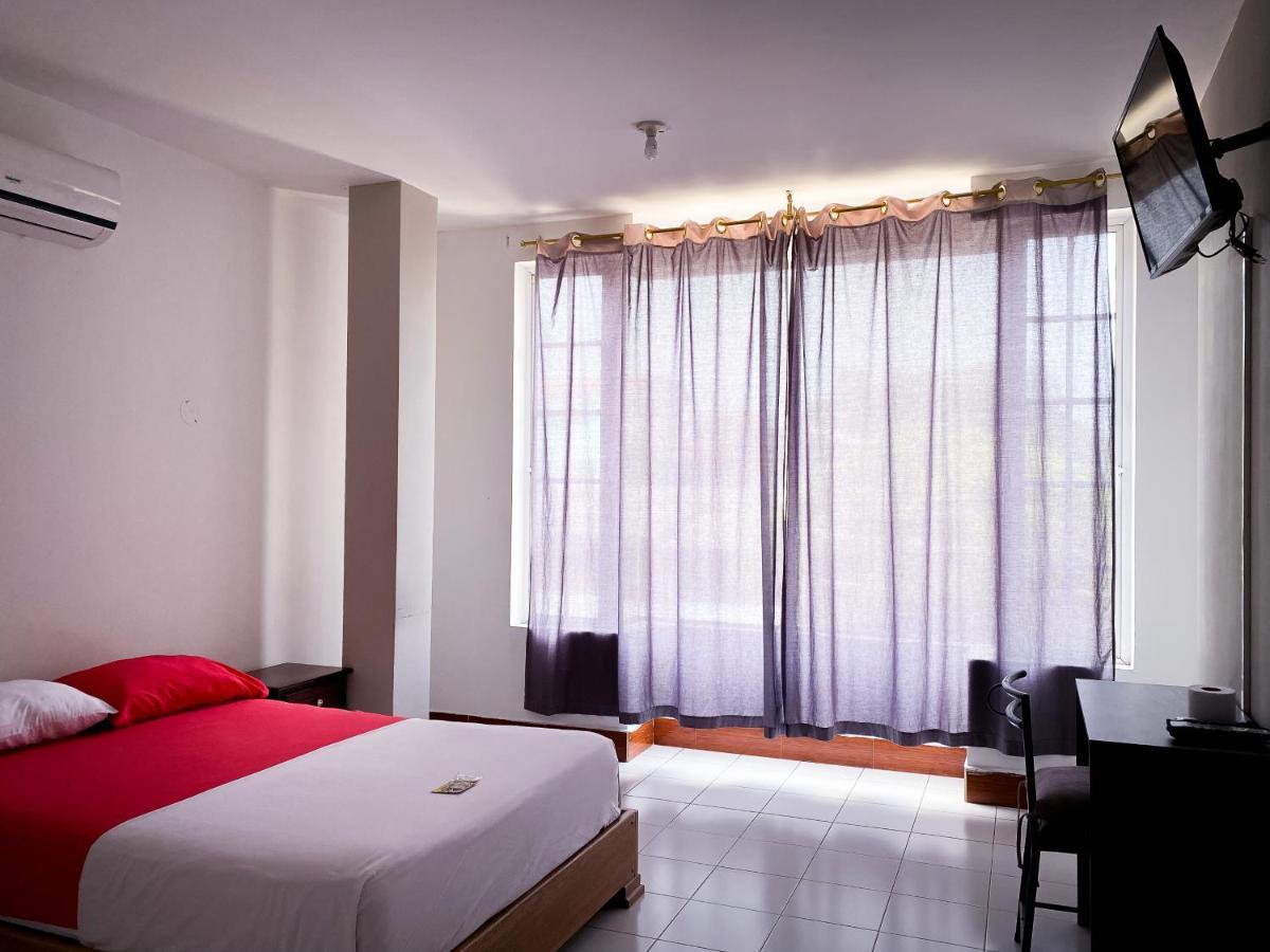 Hostal Casa Blanca ปวยร์โตฟรานซิสโก เด โอเรยานา ภายนอก รูปภาพ