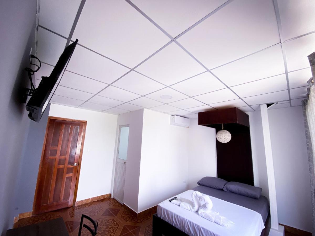 Hostal Casa Blanca ปวยร์โตฟรานซิสโก เด โอเรยานา ภายนอก รูปภาพ