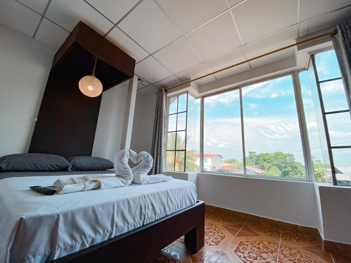 Hostal Casa Blanca ปวยร์โตฟรานซิสโก เด โอเรยานา ภายนอก รูปภาพ